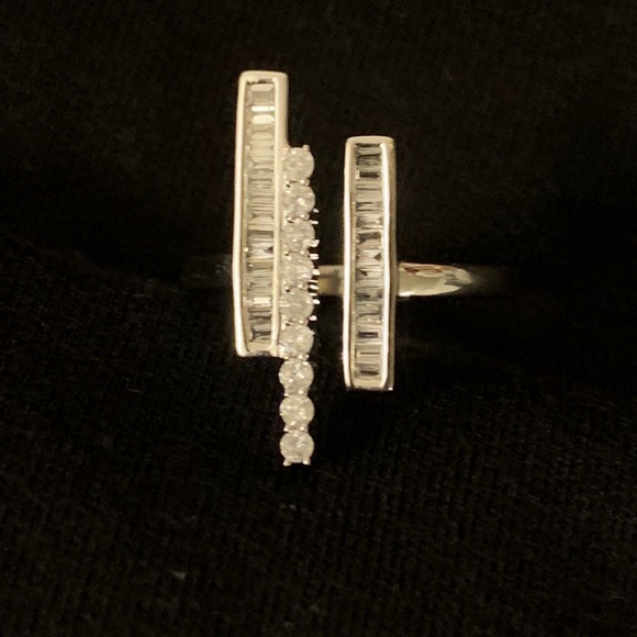 DIAMOND RING - Picture 3 of 6